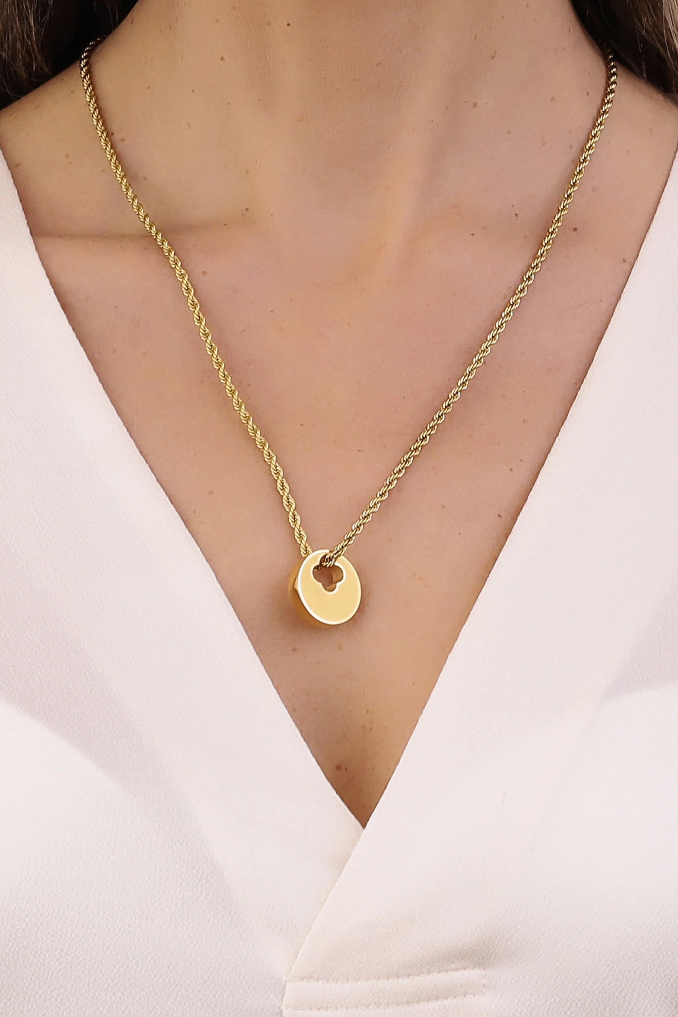 Carisma Circle Engravable Ring Pendant - Image 5